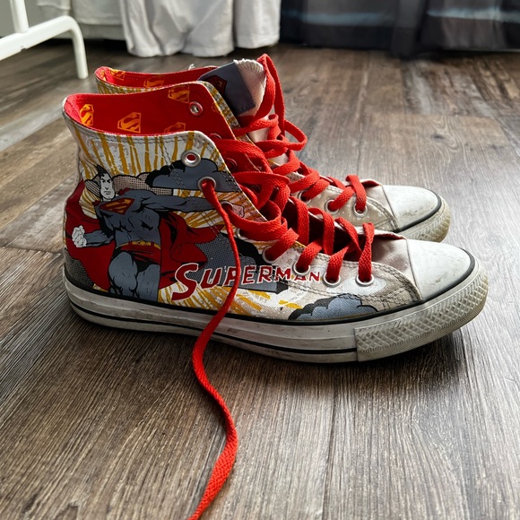 Superman Converse, good condition - Picture 1 of 2